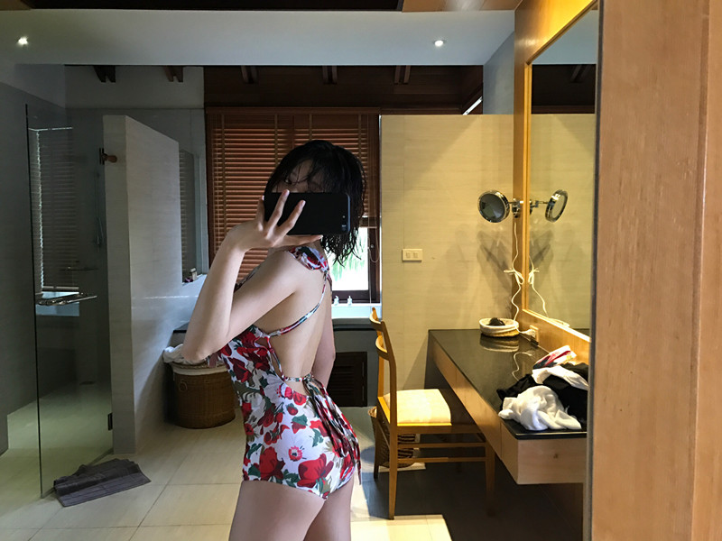 图片[3]-绝美丝袜博主民宿老板娘吖：私密朋友圈自拍与极品美腿壁纸下载