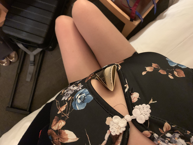 图片[2]-绝美丝袜博主民宿老板娘吖：私密朋友圈自拍与极品美腿壁纸下载