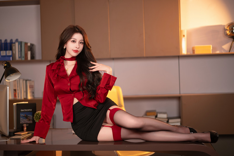 图片[3]-B站UP主月楼URO个人介绍：精美COS作品与专属充电视频全解析